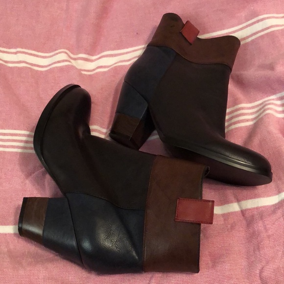 Great condition French Blu heeled ankle boots— very minor flaws! - Picture 4 of 12